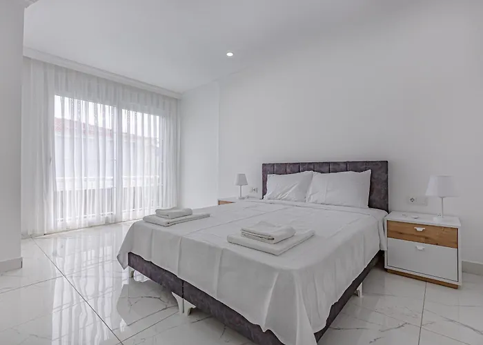 别墅 Near By The Land Of Legends , Private Pool , Larisa 贝莱克