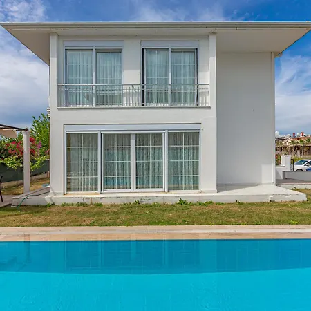 Villa Near By The Land Of Legends , Private Pool , Aurora