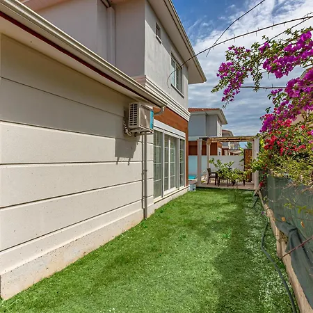 Villa Near By The Land Of Legends , Private Pool , Aurora *