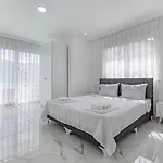 Near By The Land Of Legends , Private Pool , Larisa Вилла *